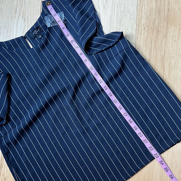 ⭐️BOGO FREE⭐️ NWOT MILK & HONEY Navy Blue Striped Ruffled Cap Sleeve Top - Picture 6 of 9